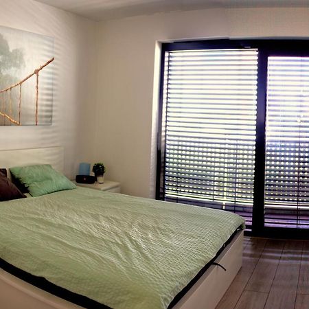 New 1 Bdr, W/Private Parking Apartman Pozsony Kültér fotó