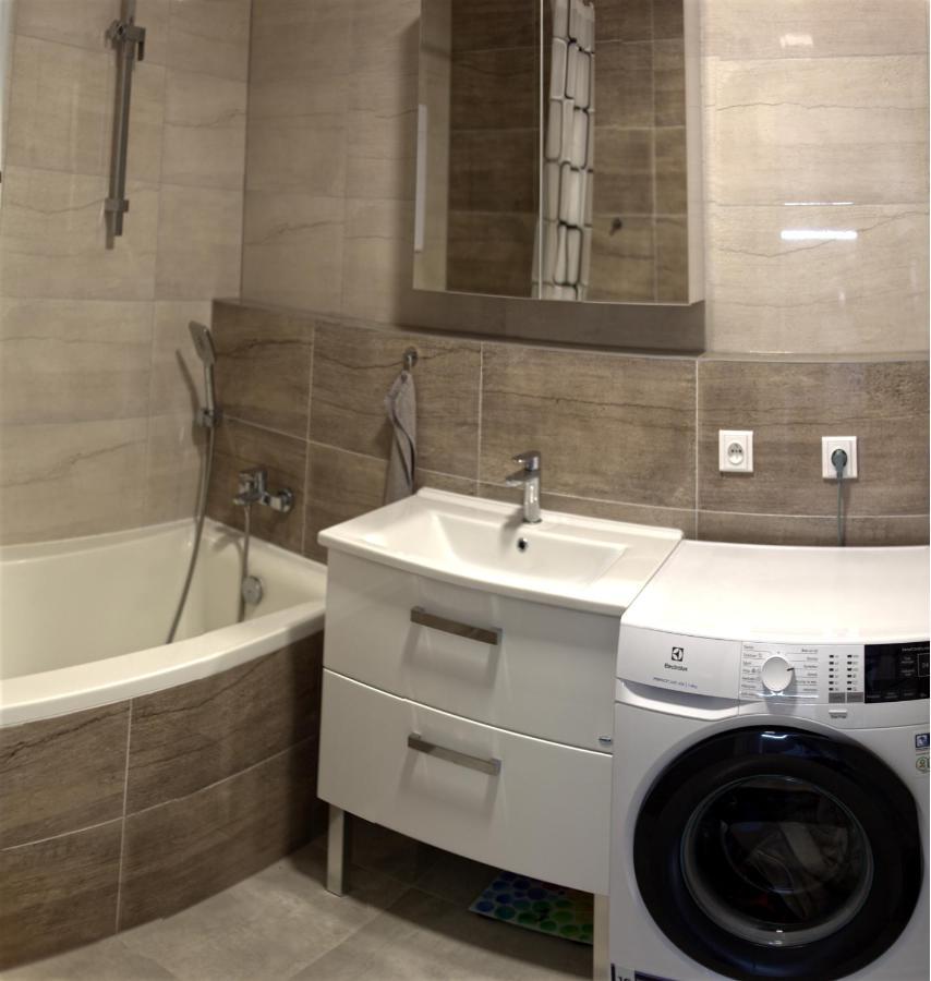 New 1 Bdr, W/Private Parking Apartman Pozsony Kültér fotó